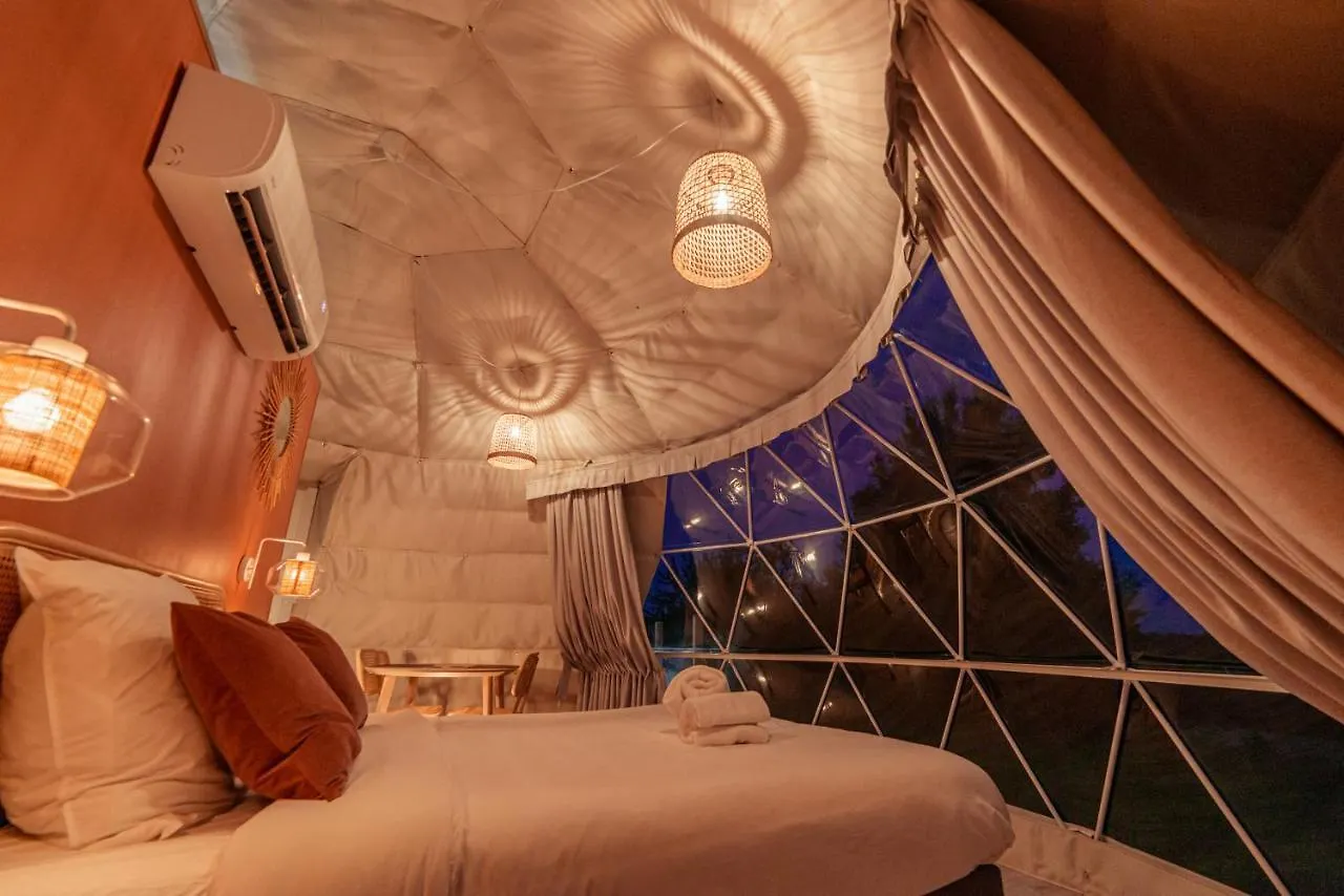 Luxe tent Au Champ De L'Insolite Miers