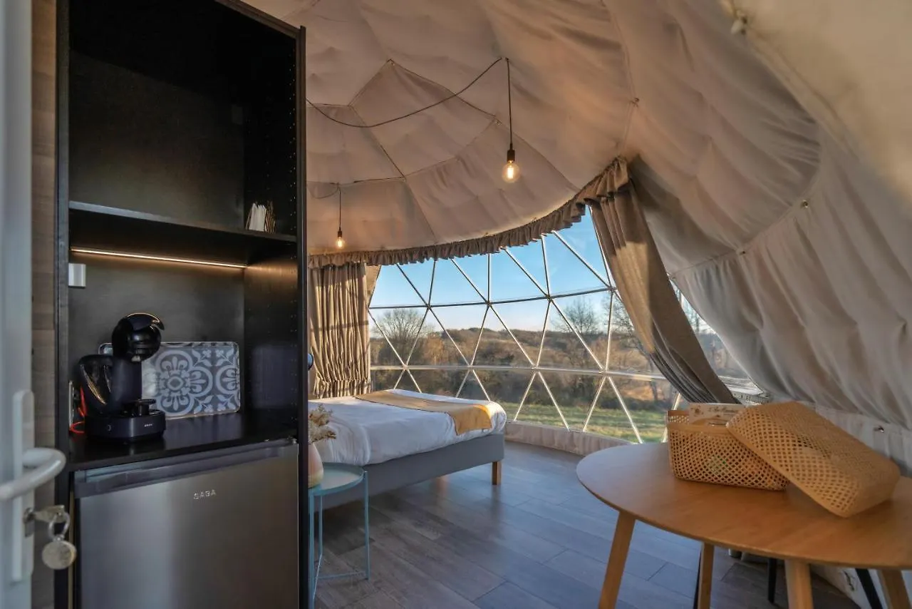 Au Champ De L'Insolite Miers Luxe tent